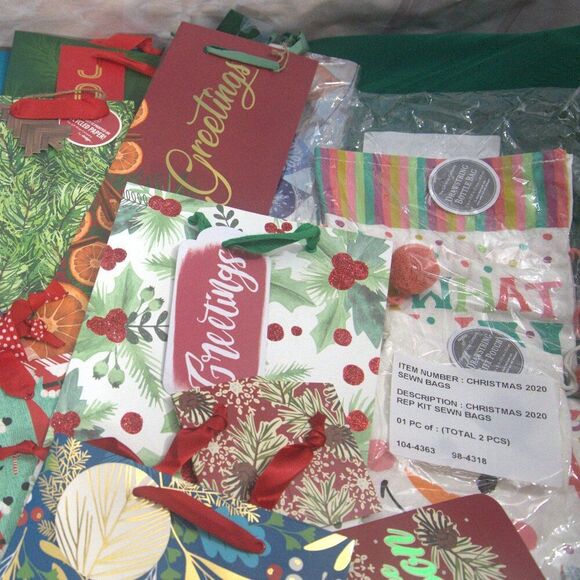 Premium Christmas Gift Bag Bundle Set of 14 - Picture 6 of 9